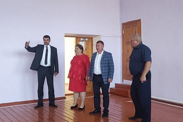 Депутаты Заксобрания пошли в школы